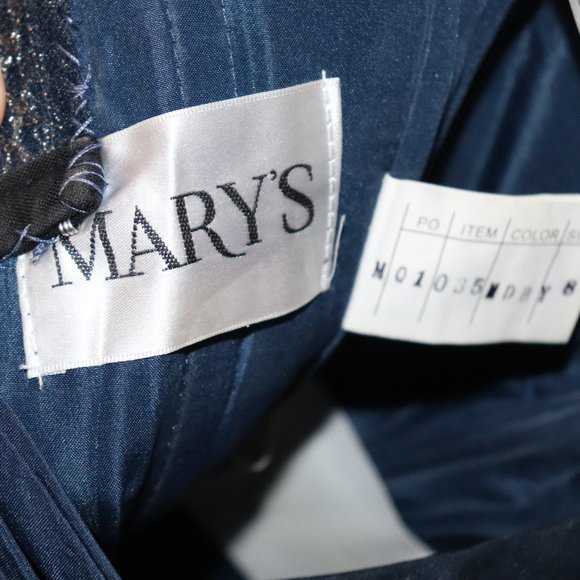 QUINCEANERA DRESS (PLUS DOLL, BOUQUET,  PHOTO ALBUM, HAIR PIN) - Picture 13 of 13